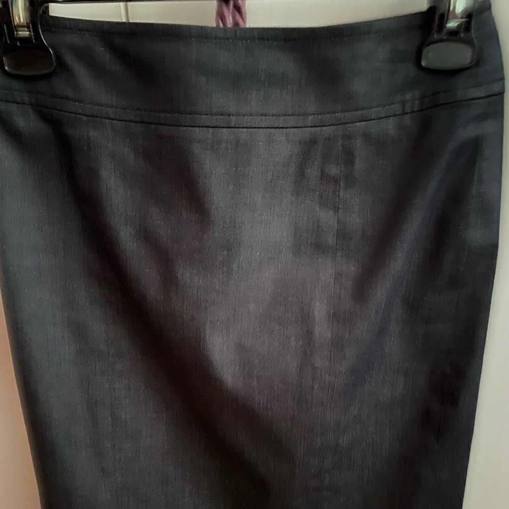 Ann Taylor Charcoal Gray A-Line Skirt 0P | Kick Pleat & Hidden Zipper - Picture 3 of 7